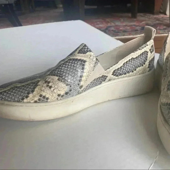 Vince Saxon Snakeskin Embossed Leather Platform - Picture 7 of 12